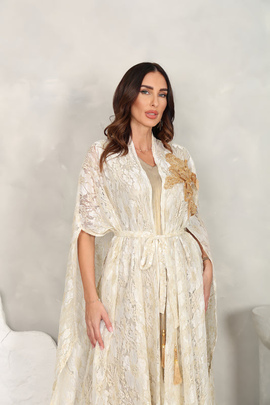 Off white dantel kaftan with 3D handmade embroiderd flower