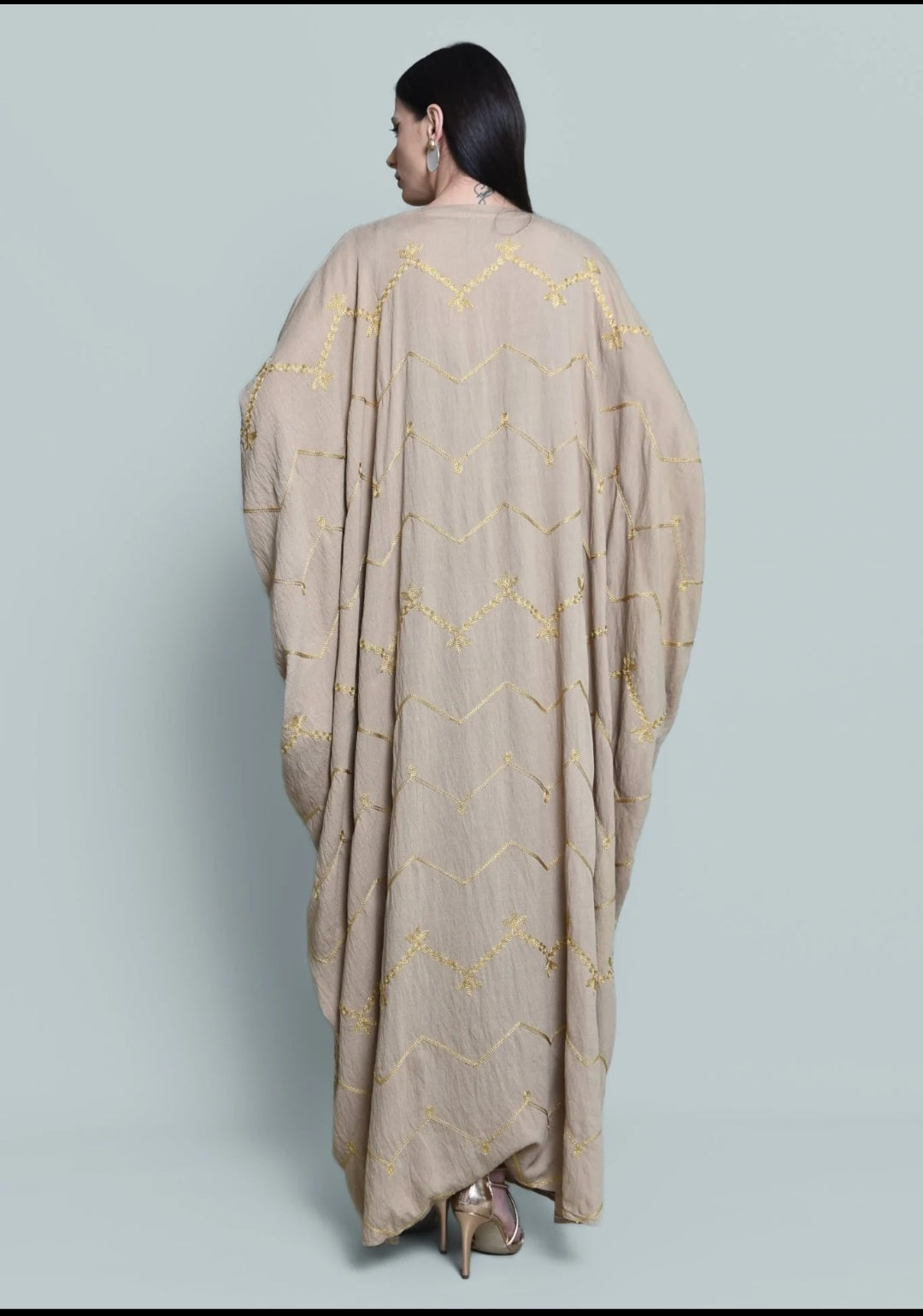 Beige embroidered bisht abaya