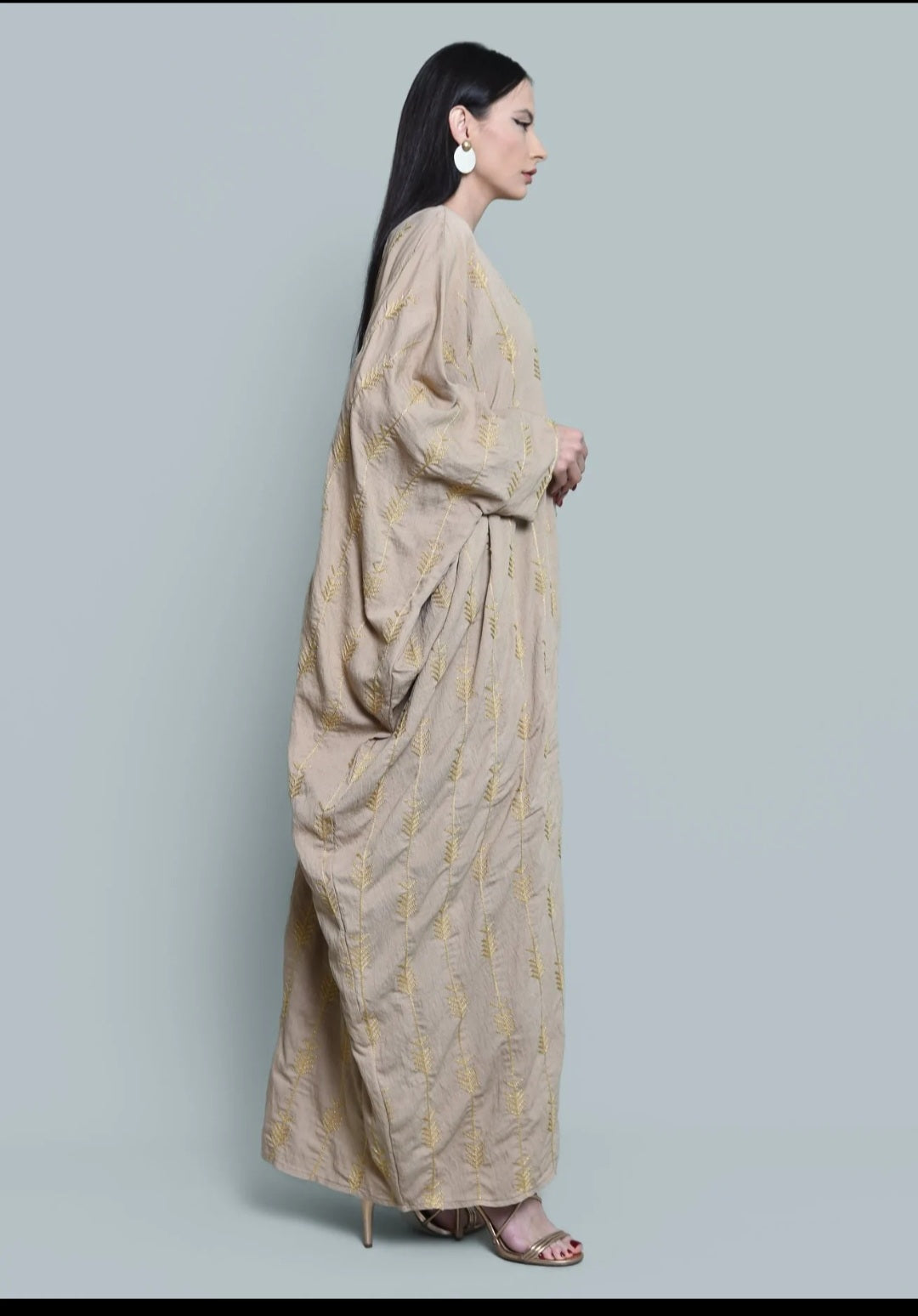 Beige embroidered bisht abaya