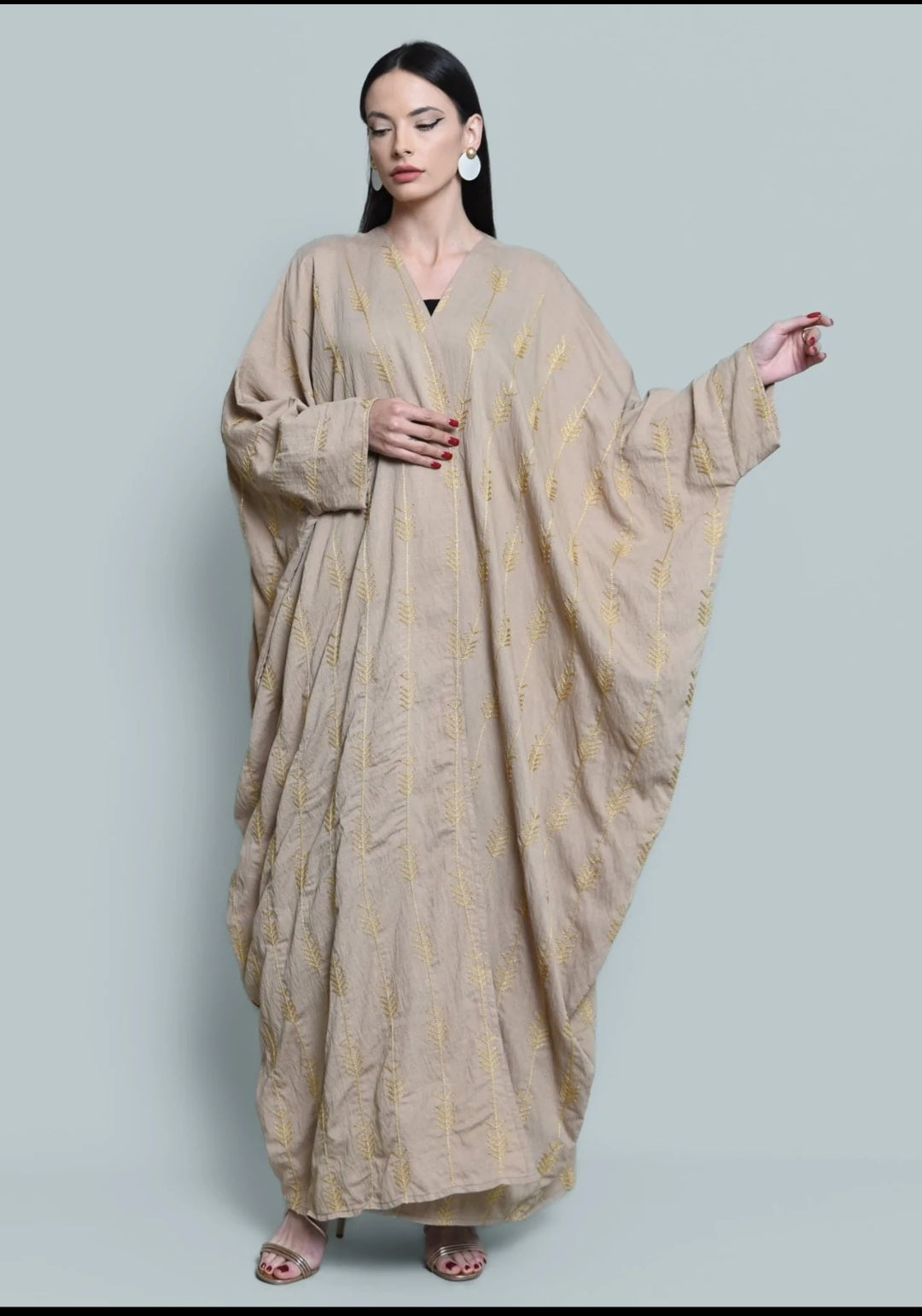 Beige embroidered bisht abaya