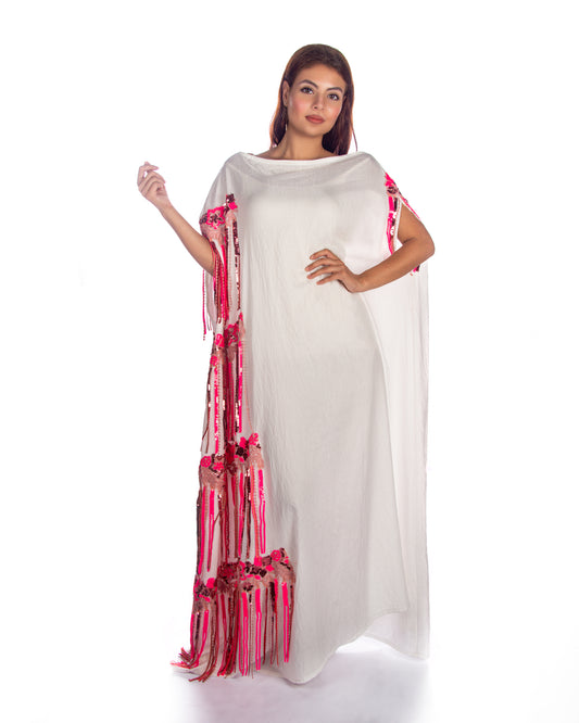 White kaftan dress whith fuchsia tassels